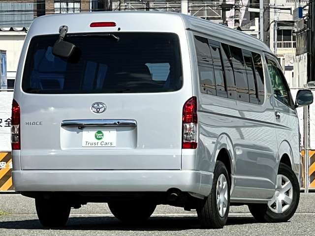 Toyota Hiace 2