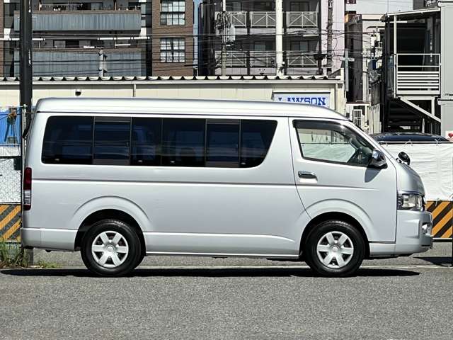Toyota Hiace 4