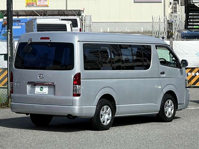 Toyota Hiace 6