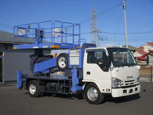 Isuzu Elf 2