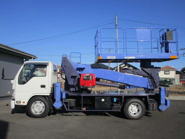 Isuzu Elf 6