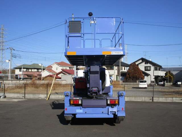 Isuzu Elf 8