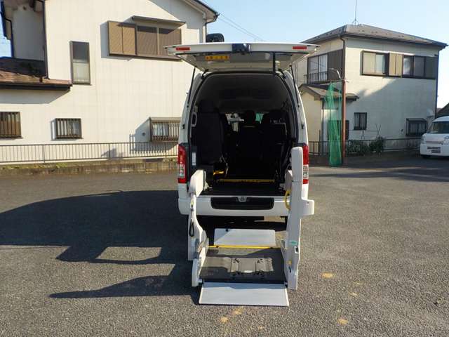 Toyota Hiace Van 11