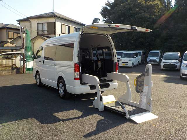 Toyota Hiace Van 10