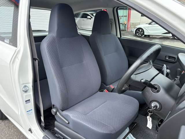 Daihatsu Mira 3