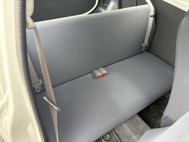 Daihatsu Mira 4