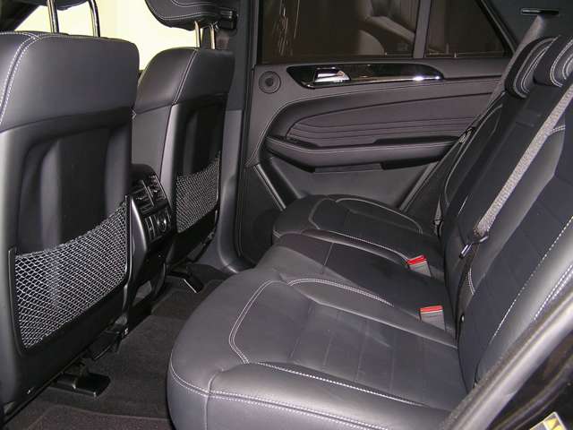 Mercedes-Benz MClass 12