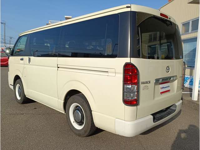Toyota Hiace Van 9