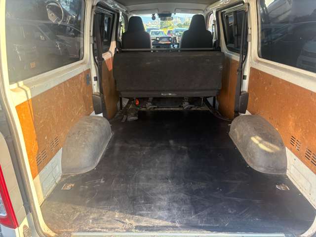 Toyota Hiace Van 10