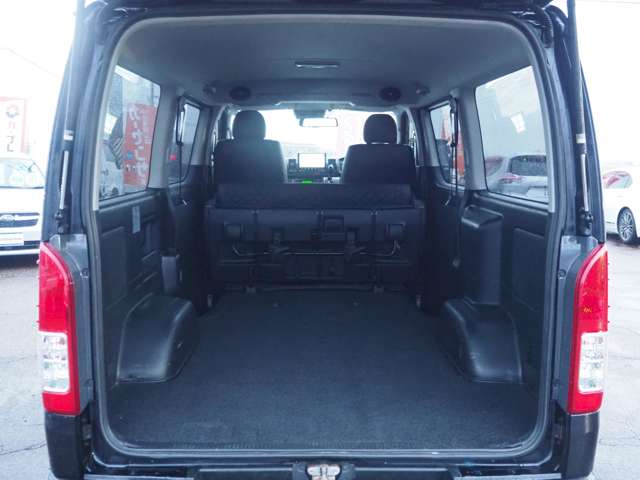 Toyota Hiace Van 11