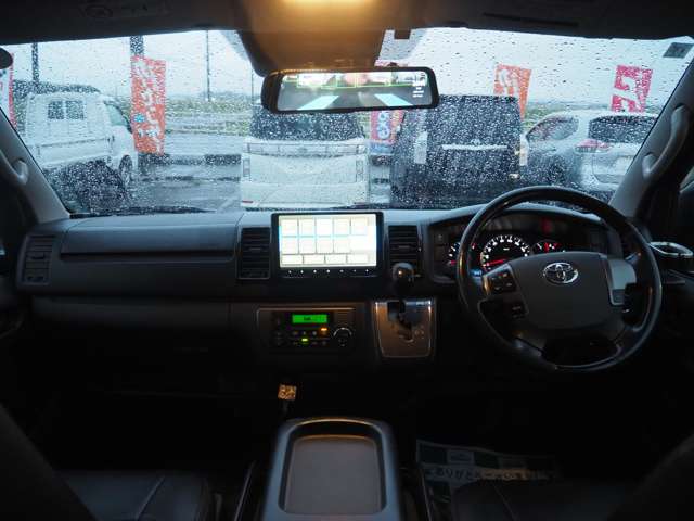 Toyota Hiace Van 2