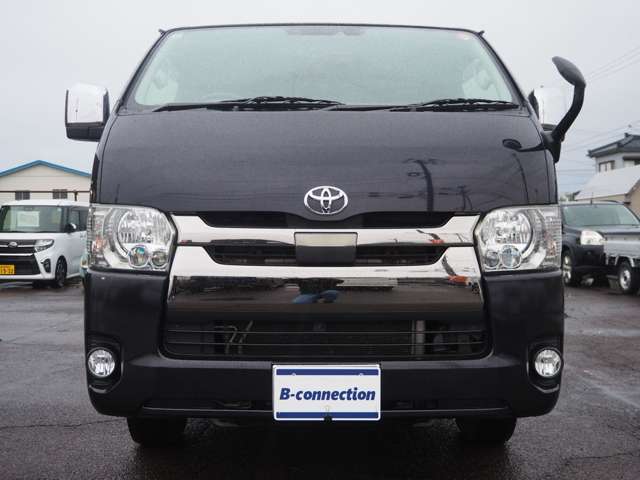 Toyota Hiace Van 4