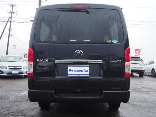 Toyota Hiace Van 5