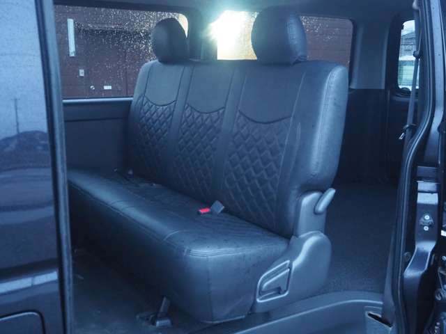 Toyota Hiace Van 10