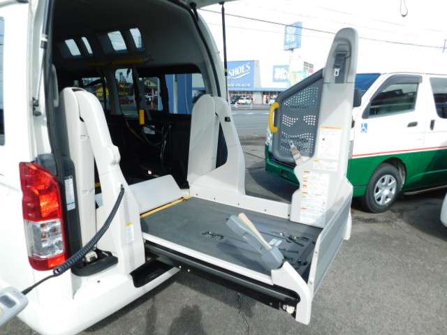 Toyota Hiace Van 4
