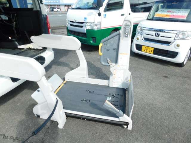 Toyota Hiace Van 5