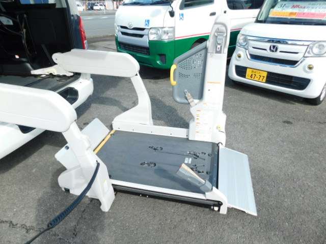 Toyota Hiace Van 6