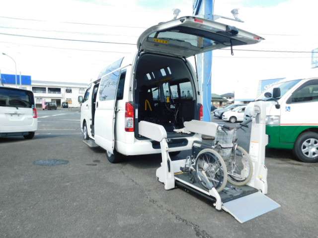 Toyota Hiace Van 8