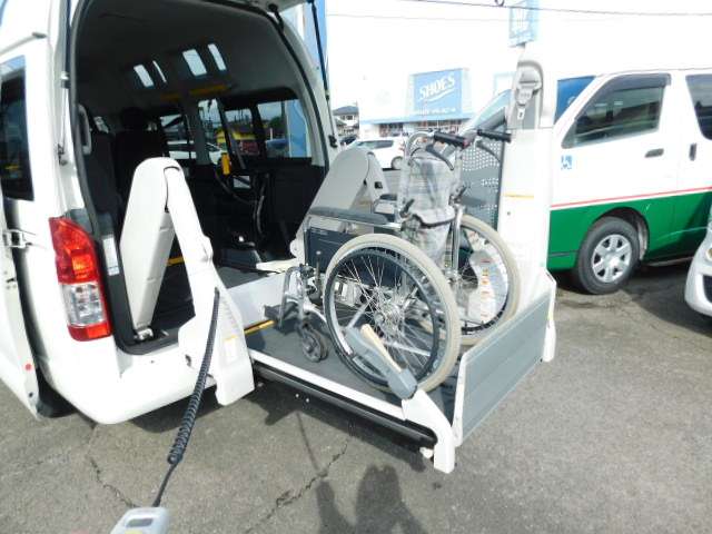 Toyota Hiace Van 9