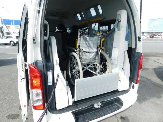 Toyota Hiace Van 10