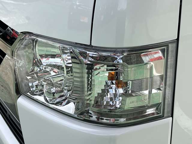Toyota Hiace Van 11