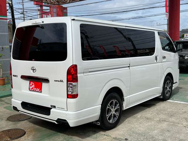 Toyota Hiace Van 5