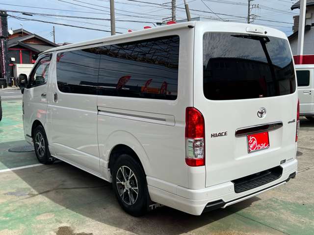 Toyota Hiace Van 7