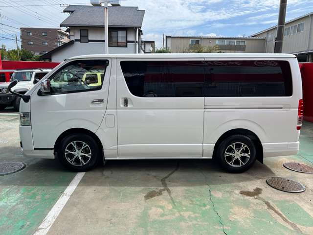 Toyota Hiace Van 8