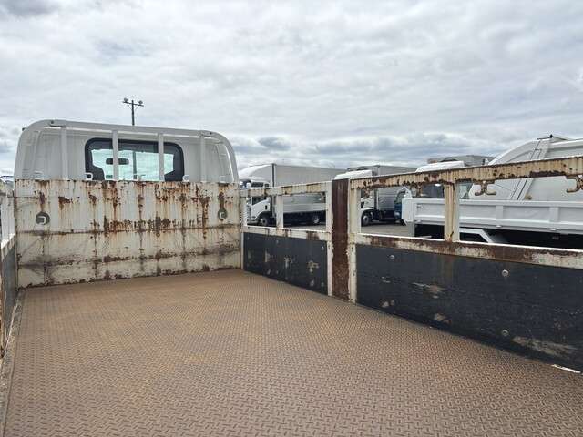 Isuzu Elf 11