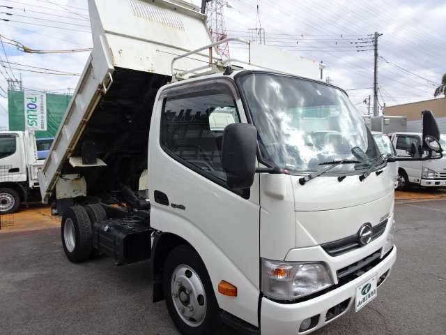 Hino Dutro 9