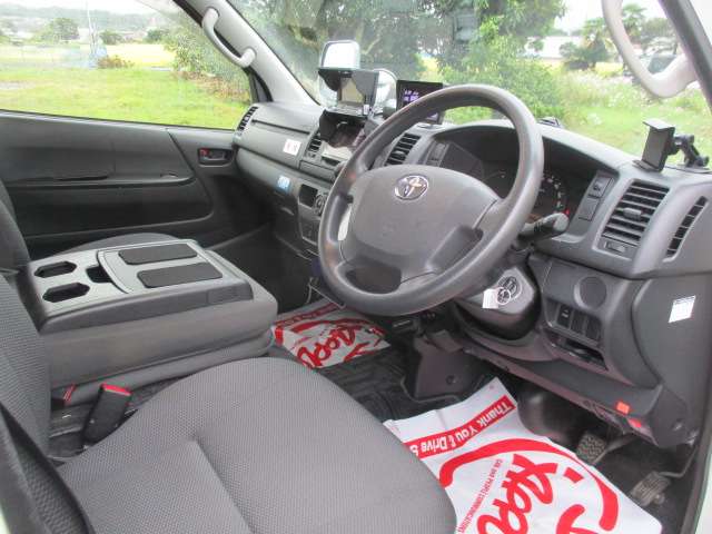 Toyota Hiace Van 11