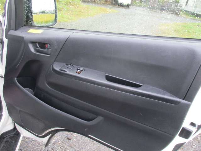 Toyota Hiace Van 12