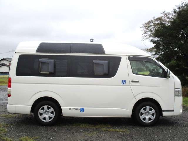 Toyota Hiace Van 4