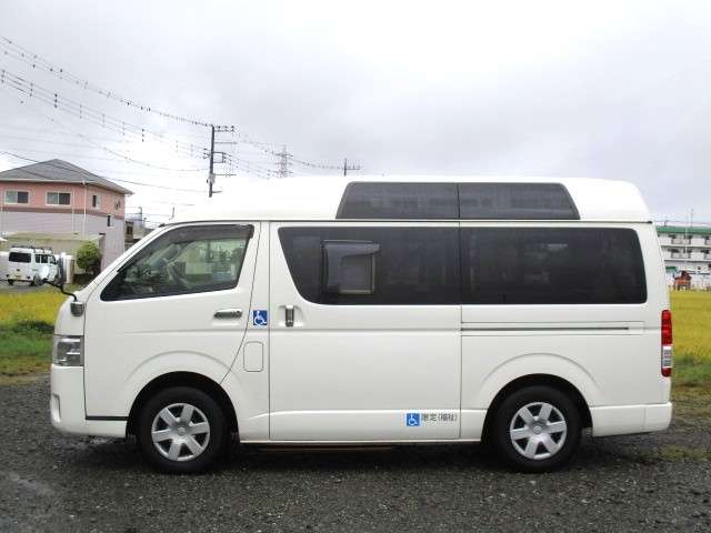 Toyota Hiace Van 6