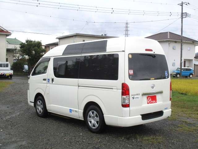 Toyota Hiace Van 7