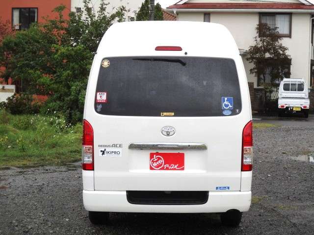 Toyota Hiace Van 8