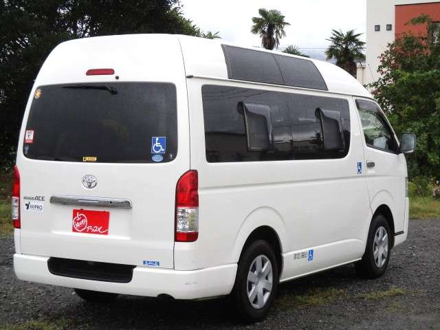 Toyota Hiace Van 9