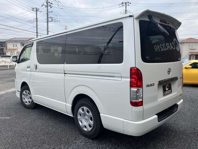 Toyota Hiace Van 11