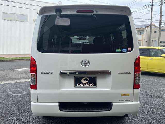 Toyota Hiace Van 9