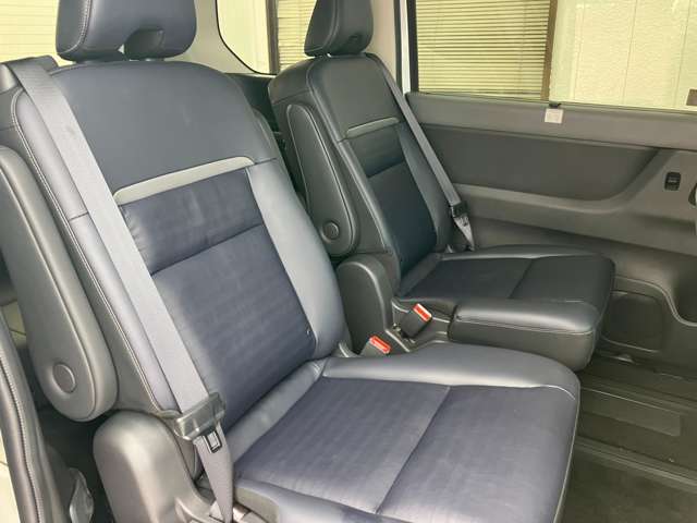 Nissan Serena 11
