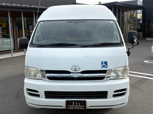 Toyota Hiace Commuter 6