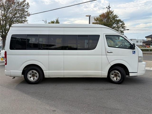 Toyota Hiace Commuter 7