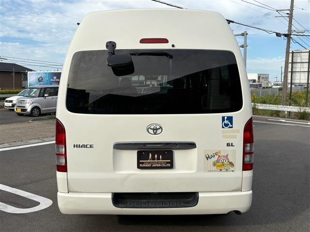 Toyota Hiace Commuter 8