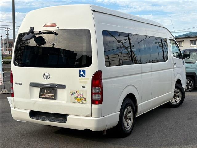 Toyota Hiace Commuter 10