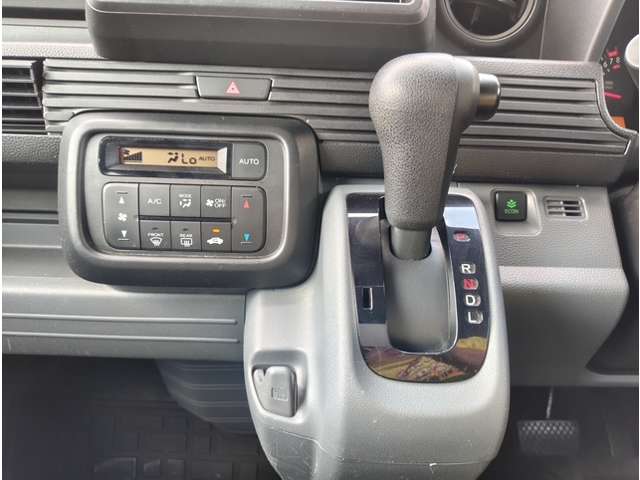 Honda N-VAN 12