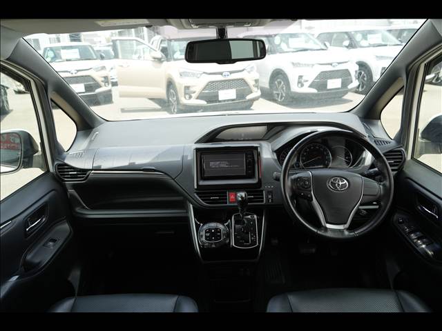 Toyota Esquire 12