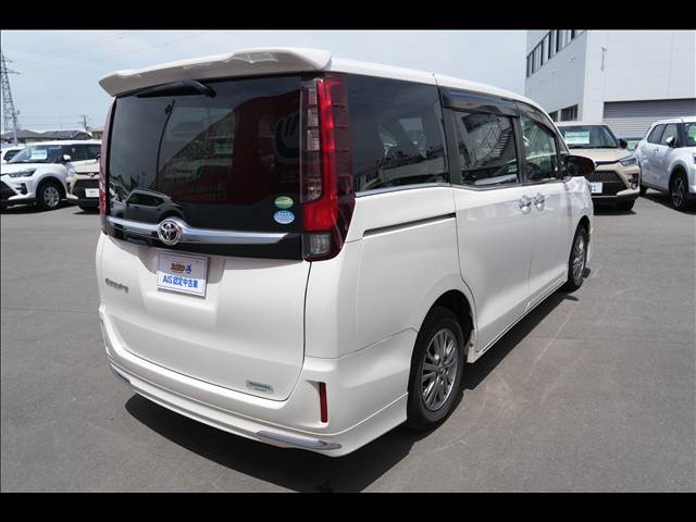 Toyota Esquire 8