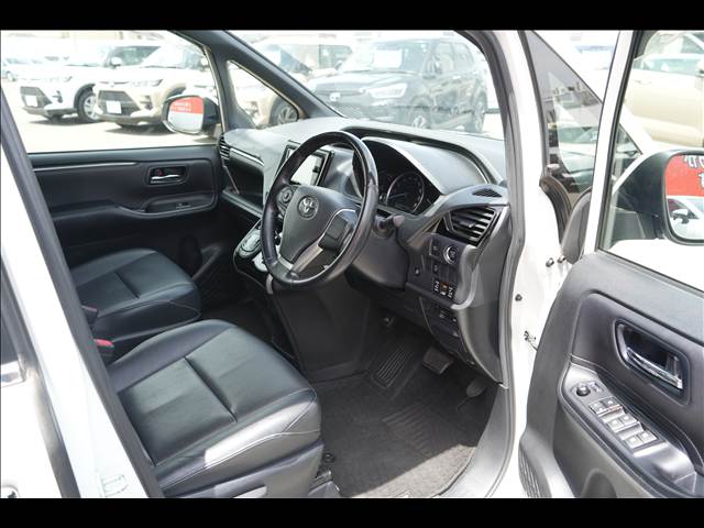 Toyota Esquire 9