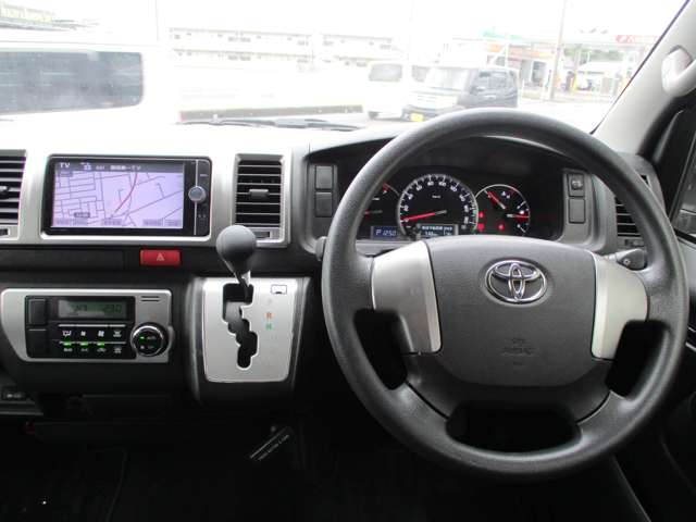 Toyota Hiace Van 5