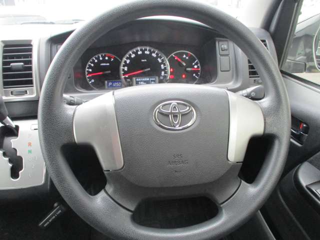 Toyota Hiace Van 6